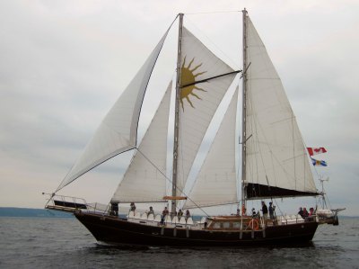Staysail schooner charter boat Ameoba.